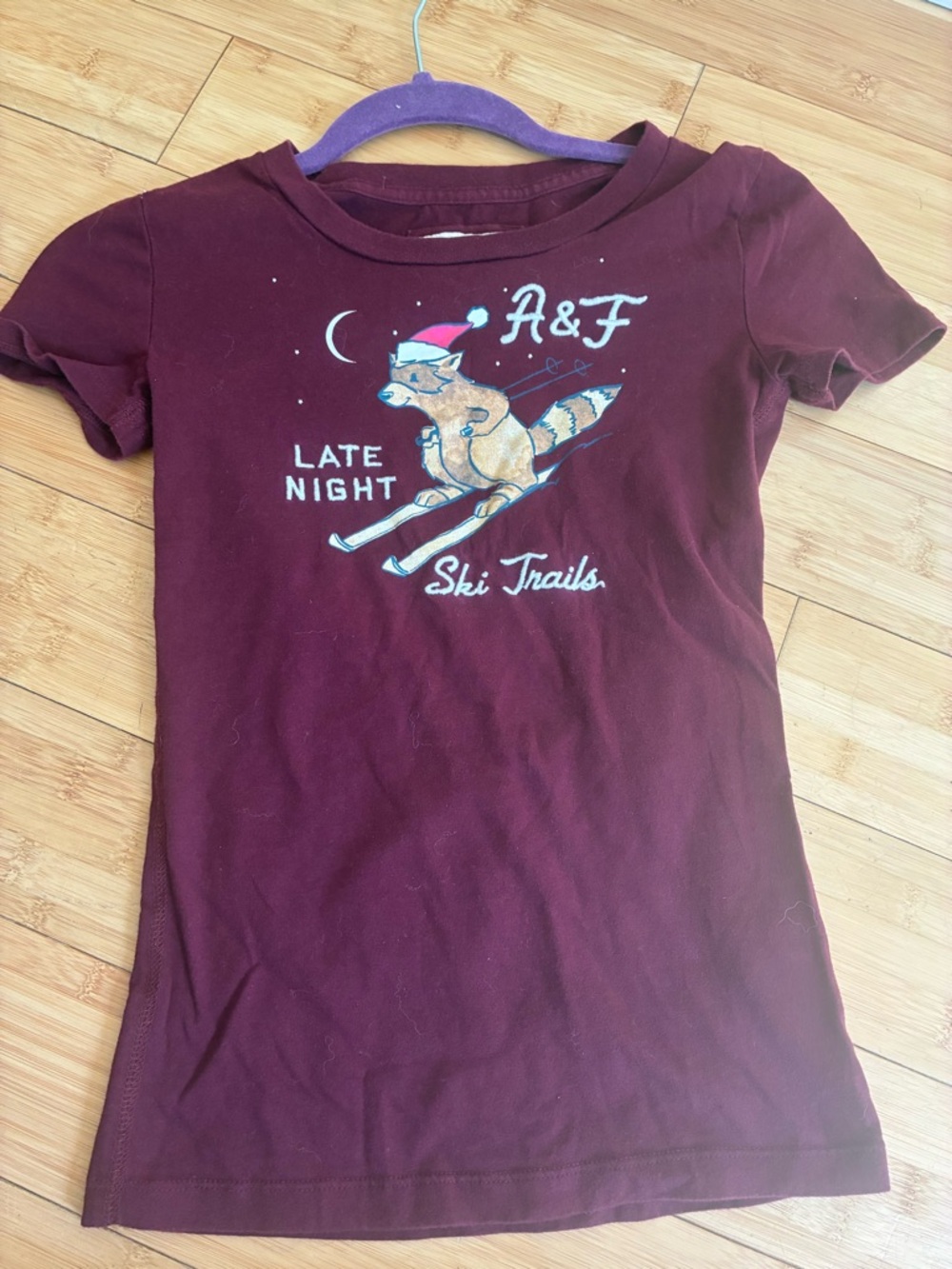 Abercrombie & Fitch Maroon t shirt (vintage Y2K); Holiday limited edition (RARE)